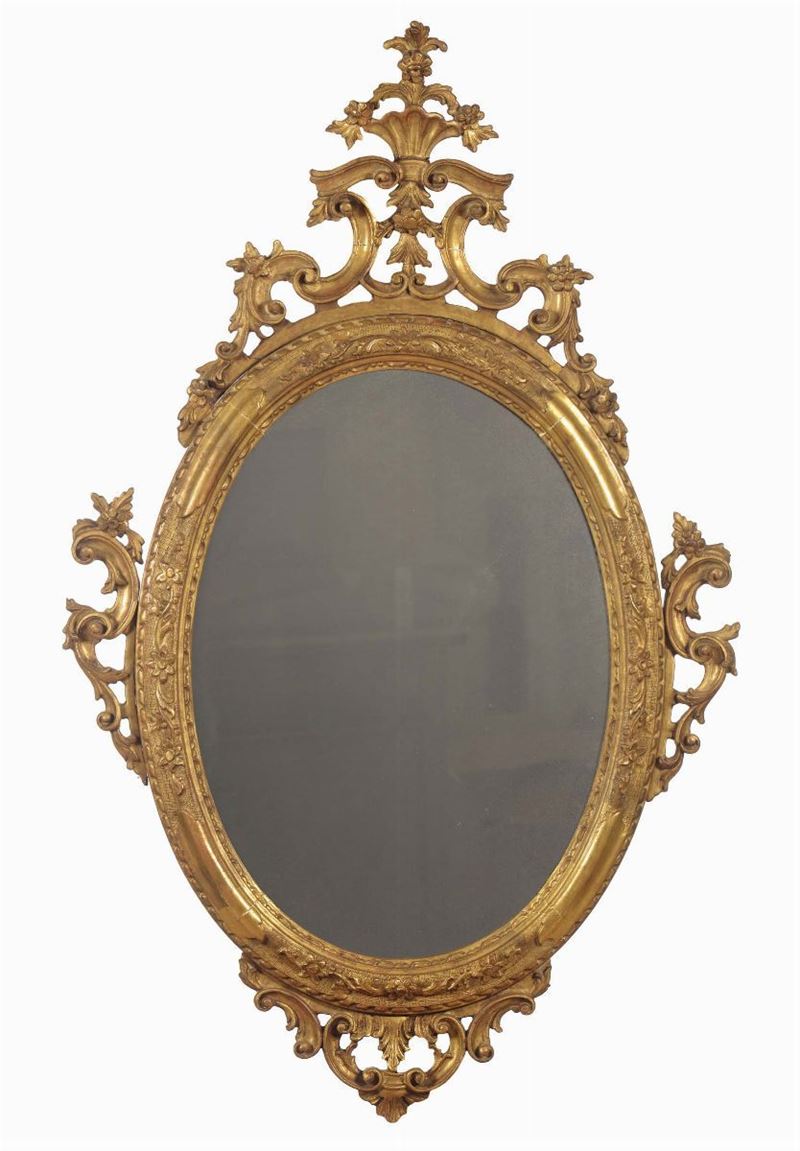 Specchiera in legno dorato di forma ovale con cimasa e festoni laterali, Veneto XIX secolo  - Asta Cornici Antiche - Cambi Casa d'Aste