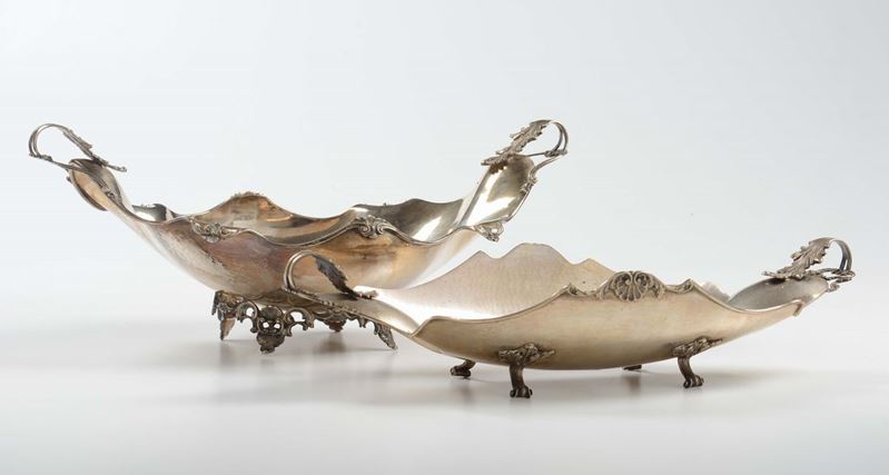 Due centrotavola sagomati in argento  - Auction Fine Art - Cambi Casa d'Aste