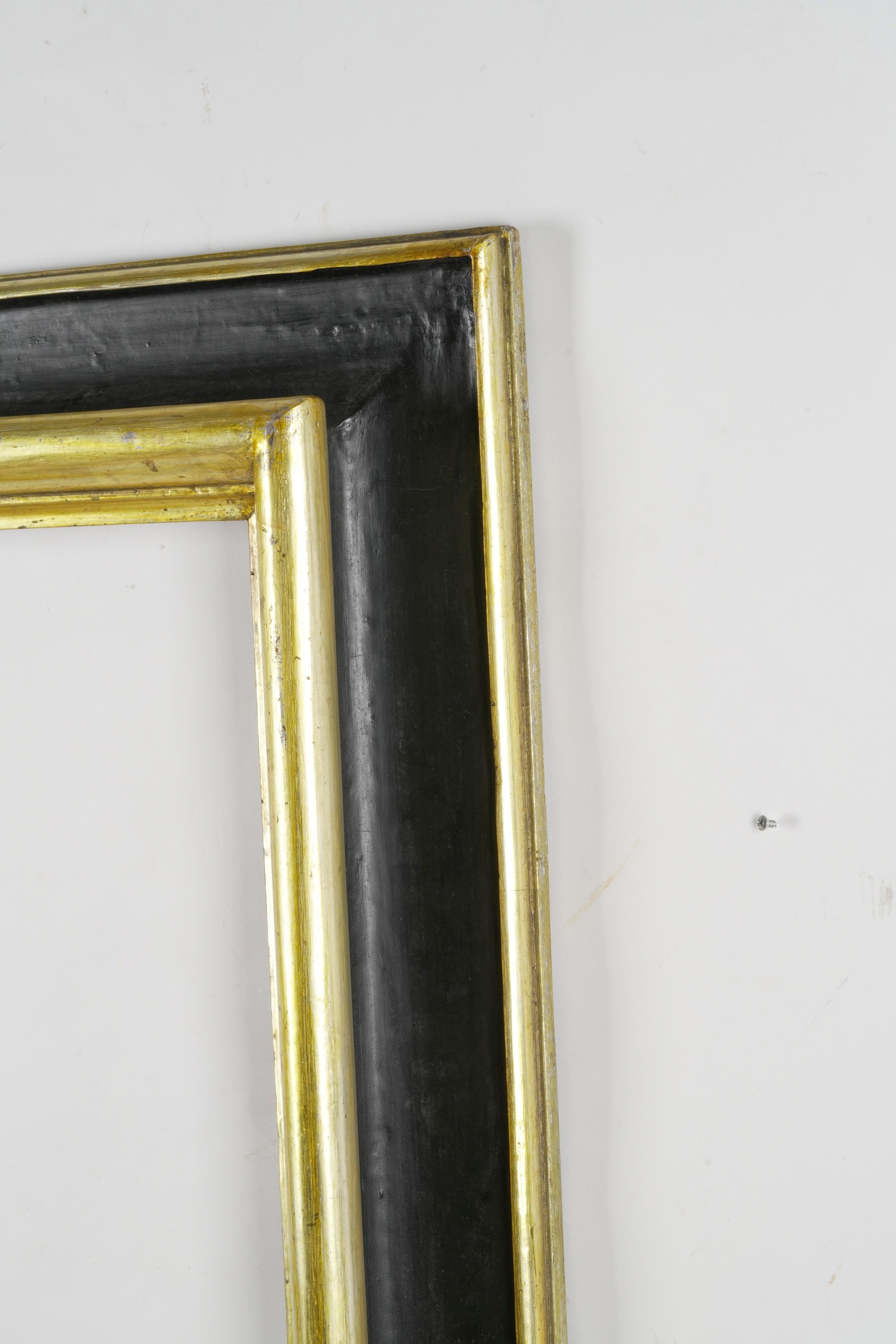 Cornice, legno ebanizzato con profili dorati (XIX-XX secolo)
