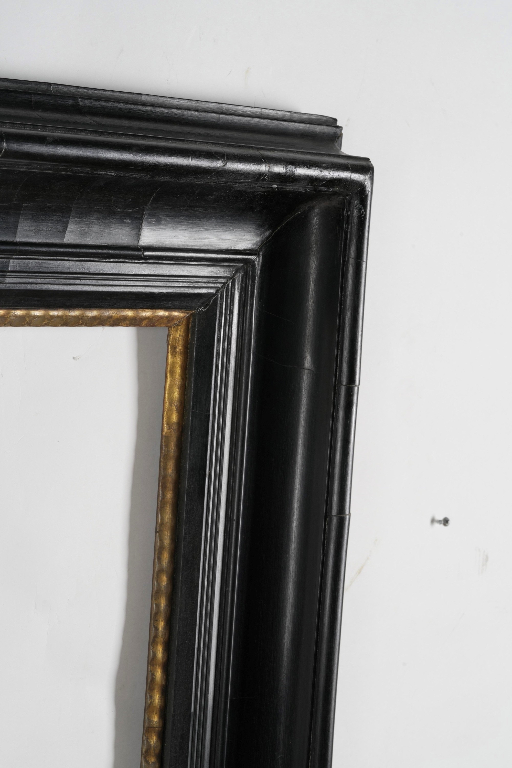 Cornice in legno ebanizzato e dorato, cornice per specchio o quadro,  XIX secolo