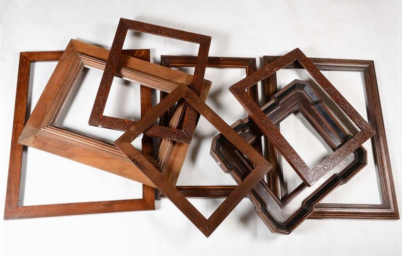 Otto cornici in legno di fogge differenti, XIX-XX secolo  - Auction Fine Old Frames - Cambi Casa d'Aste