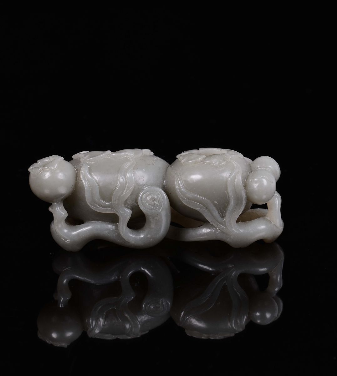 Calamaio a Doppio Corpo in Giada Bianca Celadon a Guisa di Frutto, Cina, Dinastia Qing, XIX Secol...