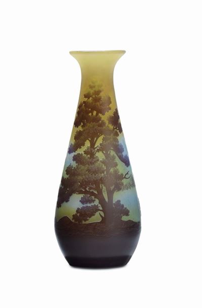 Émile Gallé, Nancy, vaso con paesaggio in vetro a cammeo inciso all’acido, 1900 ca