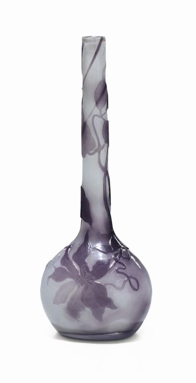 Émile Gallé, Vaso soliflore in vetro cammeo con decoro floreale, Nancy (1900 ca.)