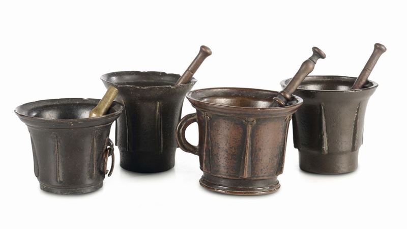 Lotto di quattro mortai con pestello in bronzo, XVIII secolo  - Asta Antiquariato - Cambi Casa d'Aste