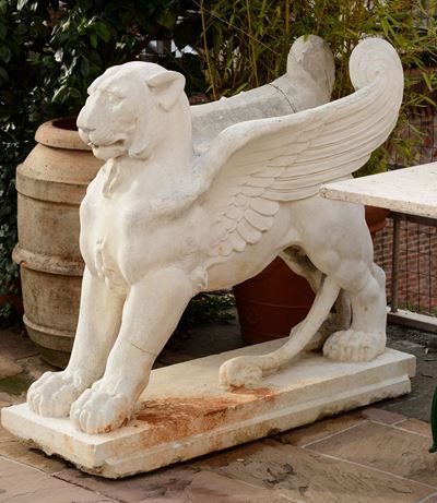 Coppia di Leoni Alati in Cemento