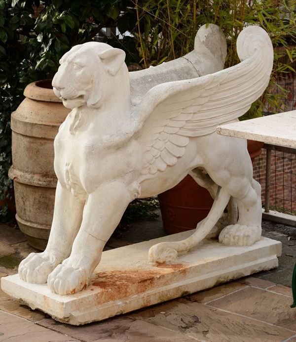 Coppia di leoni alati in cemento