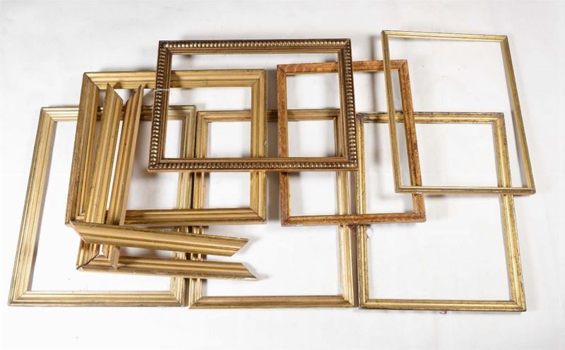 Gruppo di otto cornici dorate con fascia sagomata, XIX-XX secolo  - Auction Fine Old Frames - Cambi Casa d'Aste