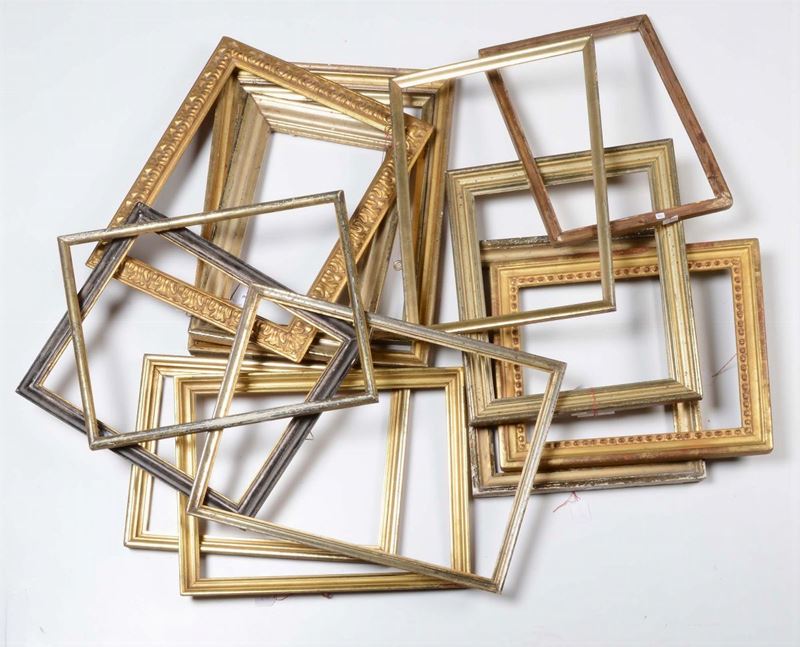 Lotto di quattordici cornicette dorate a sagoma mossa, XX secolo  - Auction Fine Old Frames - Cambi Casa d'Aste