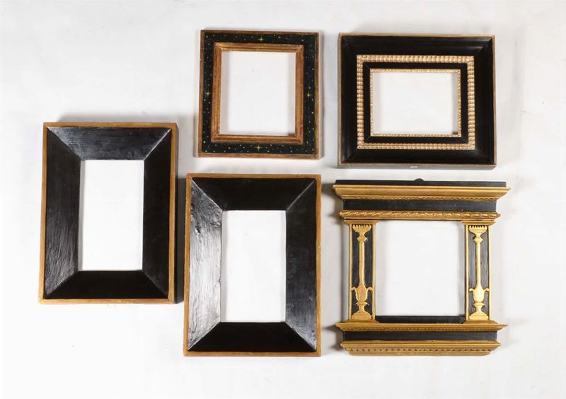 Gruppo di cinque cornici in legno ebanizzato con profili dorati  - Auction Fine Old Frames - Cambi Casa d'Aste