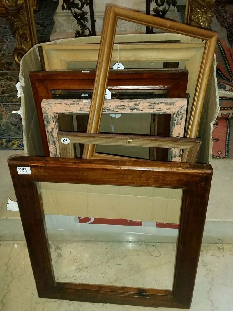 Gruppo di quindici cornici in legno naturale e legno ebanizzato, XIX-XX secolo  - Auction Fine Old Frames - Cambi Casa d'Aste