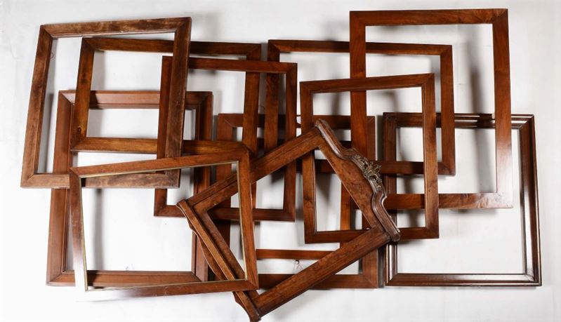 Lotto di dodici cornici in legno di cui alcune lastronate  - Asta Cornici Antiche - Cambi Casa d'Aste