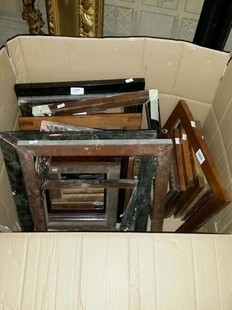 Gruppo di ventuno cornicette in legno naturale  - Asta Cornici Antiche - Cambi Casa d'Aste