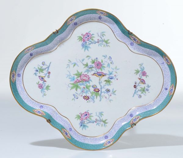 Vassoio sagomato in porcellana policroma, XX secolo