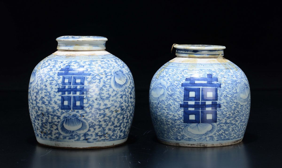 Lotto Composto da Alzate e Vasetti in Porcellana a Smalti Policromi, Cina, Dinastia Qing, XIX Sec...