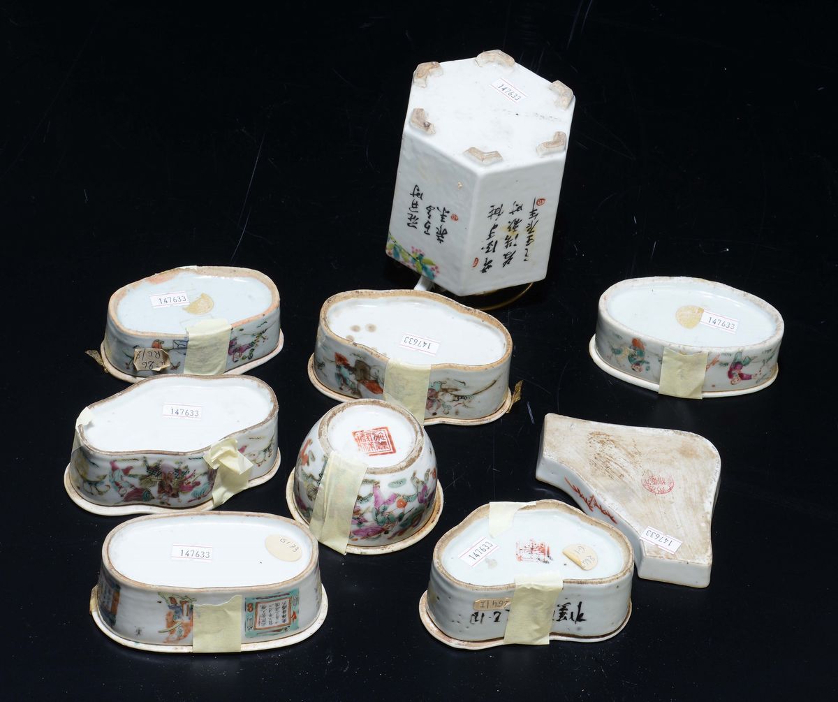 Lotto Composto da Alzate e Vasetti in Porcellana a Smalti Policromi, Cina, Dinastia Qing, XIX Sec...