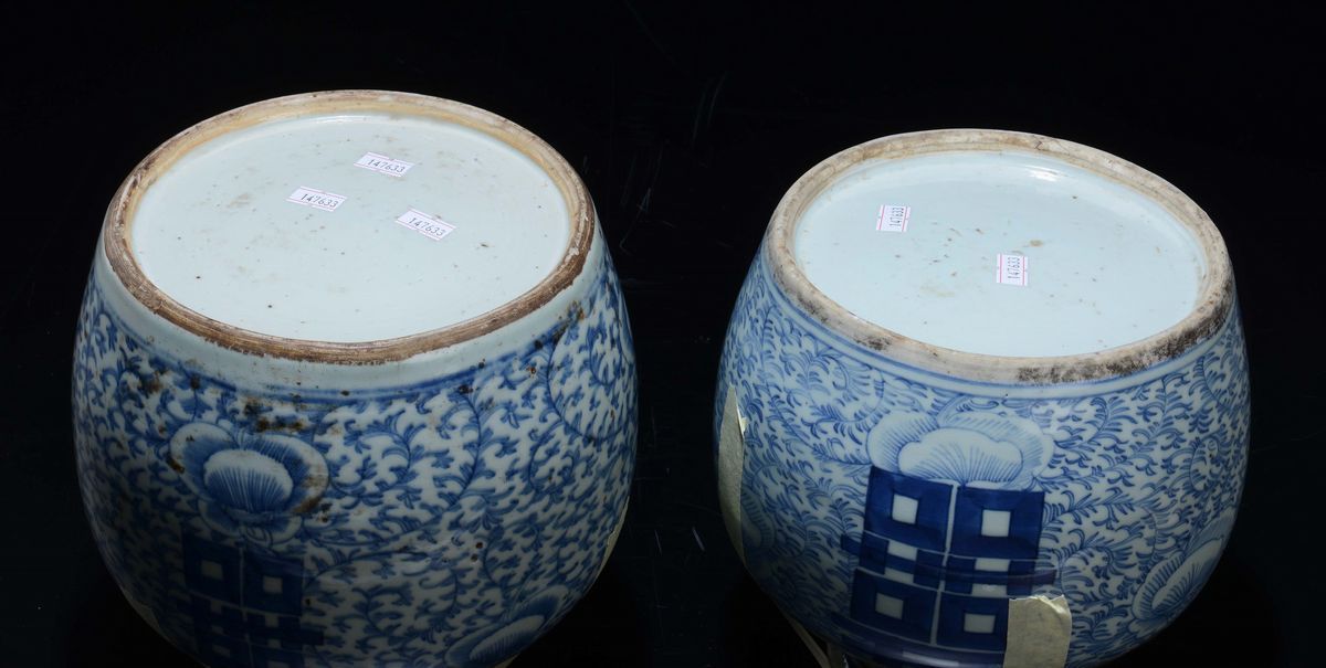 Lotto Composto da Alzate e Vasetti in Porcellana a Smalti Policromi, Cina, Dinastia Qing, XIX Sec...