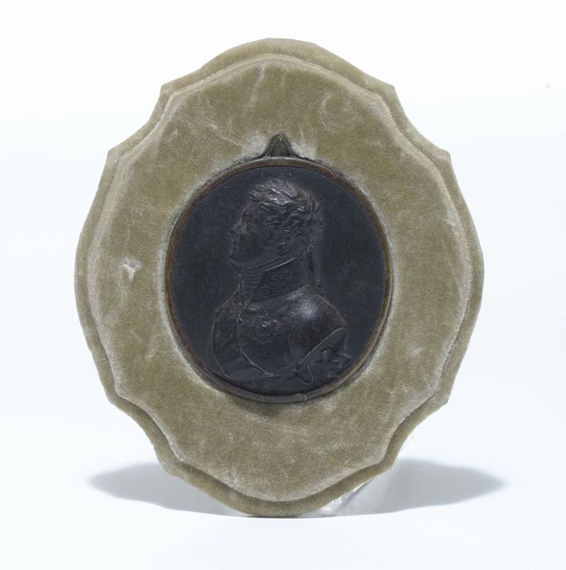 Medaglia circolare sbalzata con profilo di Napoleone, XIX secolo  - Asta Antiquariato - Cambi Casa d'Aste