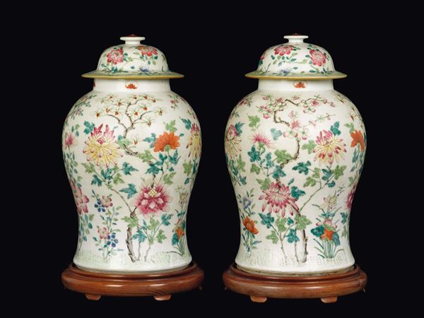 A pair of polychrome enamelled porcelain potiches and cover with flowers and bats, China, Qing Dynasty, 19th century