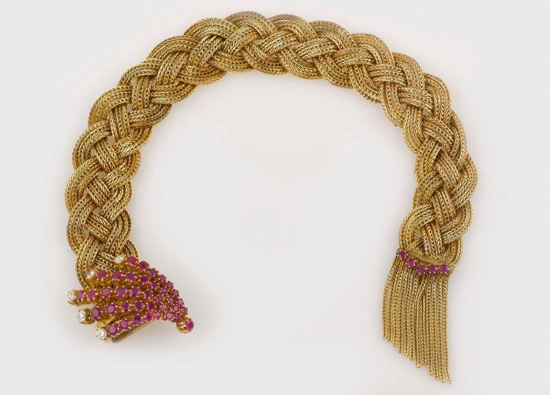 Bracciale a maglia intrecciata con diamanti e rubini  - Asta Jewels - II - Cambi Casa d'Aste