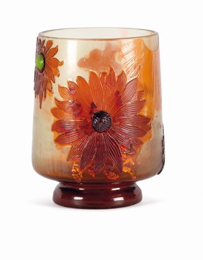Émile Gallé, Vaso troncoconico in vetro a cammeo con foglia d’argento e decoro floreale, Nancy, 1...