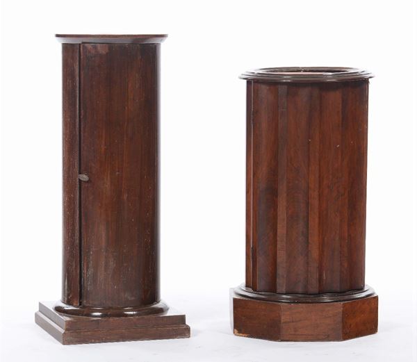 Due diverse colonne portavaso, XIX secolo
