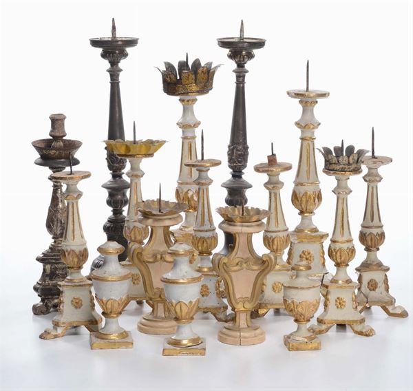 Insieme di candelieri in legno laccato lumeggiati in oro, XVIII-XX secolo