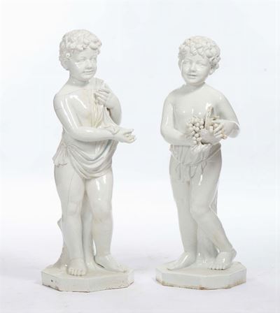 Coppia di Putti in Maiolica Bianchi