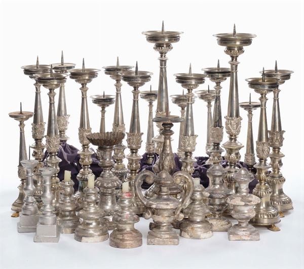 Insieme di candelieri argentati in legno e metallo argentato, XVIII-XIX secolo