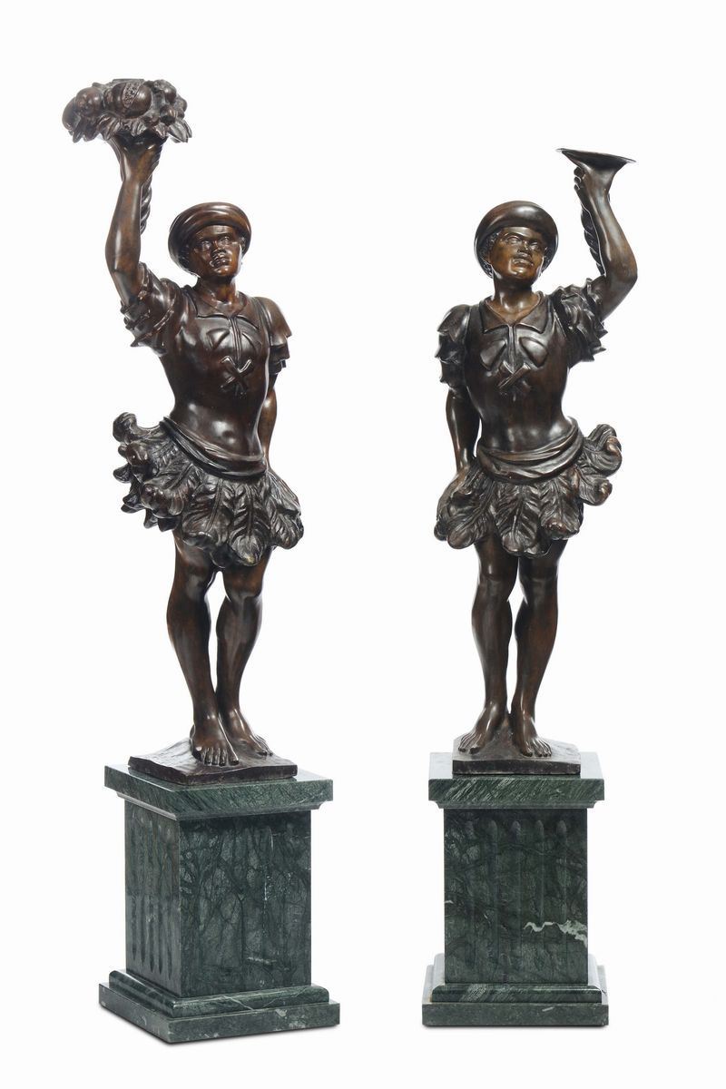 Coppia di moretti con cornucopie in bronzo su basi in marmo verde  - Auction Fine Art - Cambi Casa d'Aste