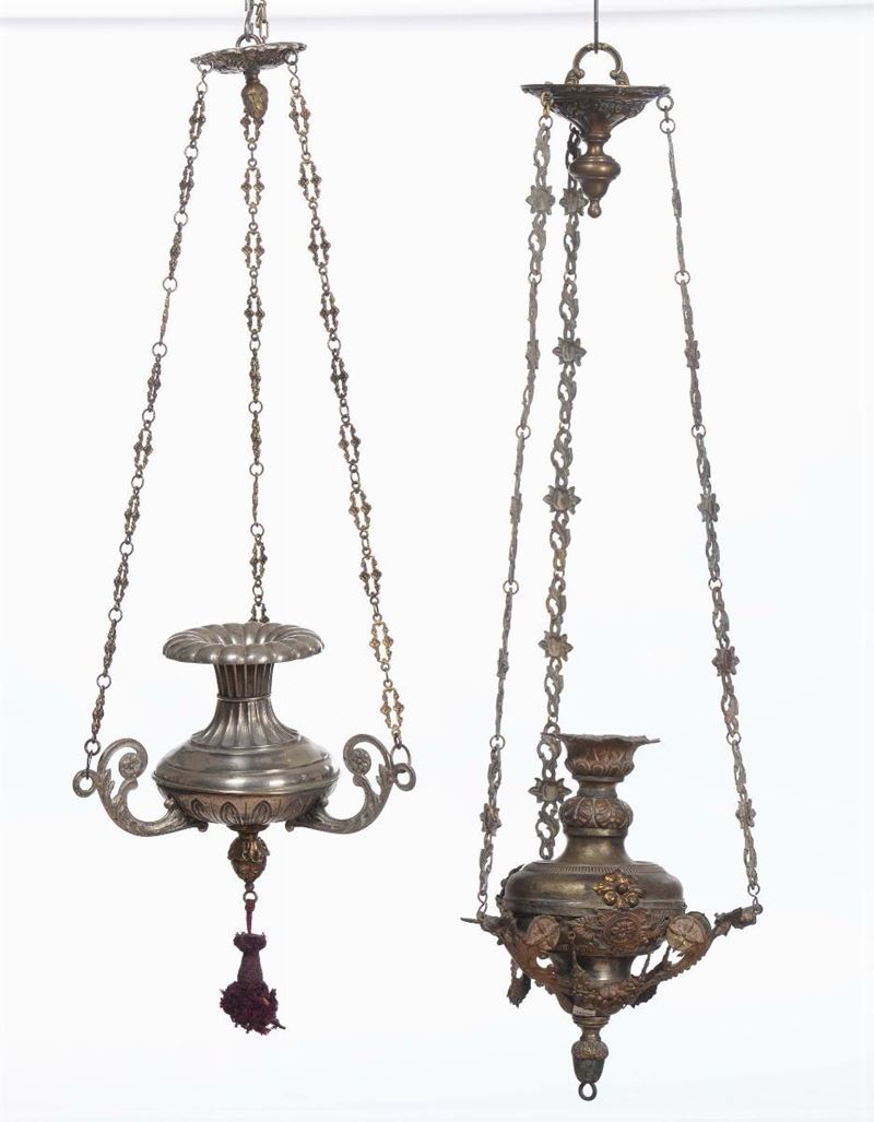 Due lanterne diverse in metallo argentato  - Auction Asta a Tempo Antiquariato - Cambi Casa d'Aste