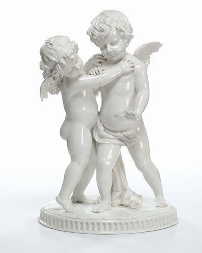 Gruppo di Due Putti in Maiolica Bianca