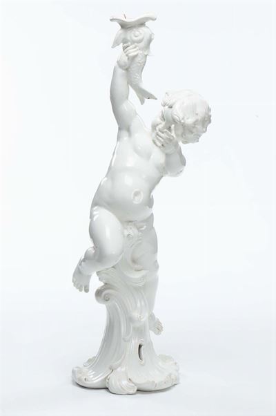 Putto che Regge Pesce in Maiolica Bianca