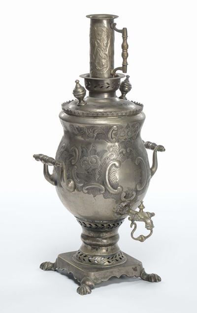 Grande Samovar in Metallo Sbalzato e Cesellato, XIX-XX Secolo