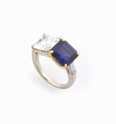 Fasano. Anello con Zaffiro Burma di Ct 5,93 e Diamante di Ct 3,24