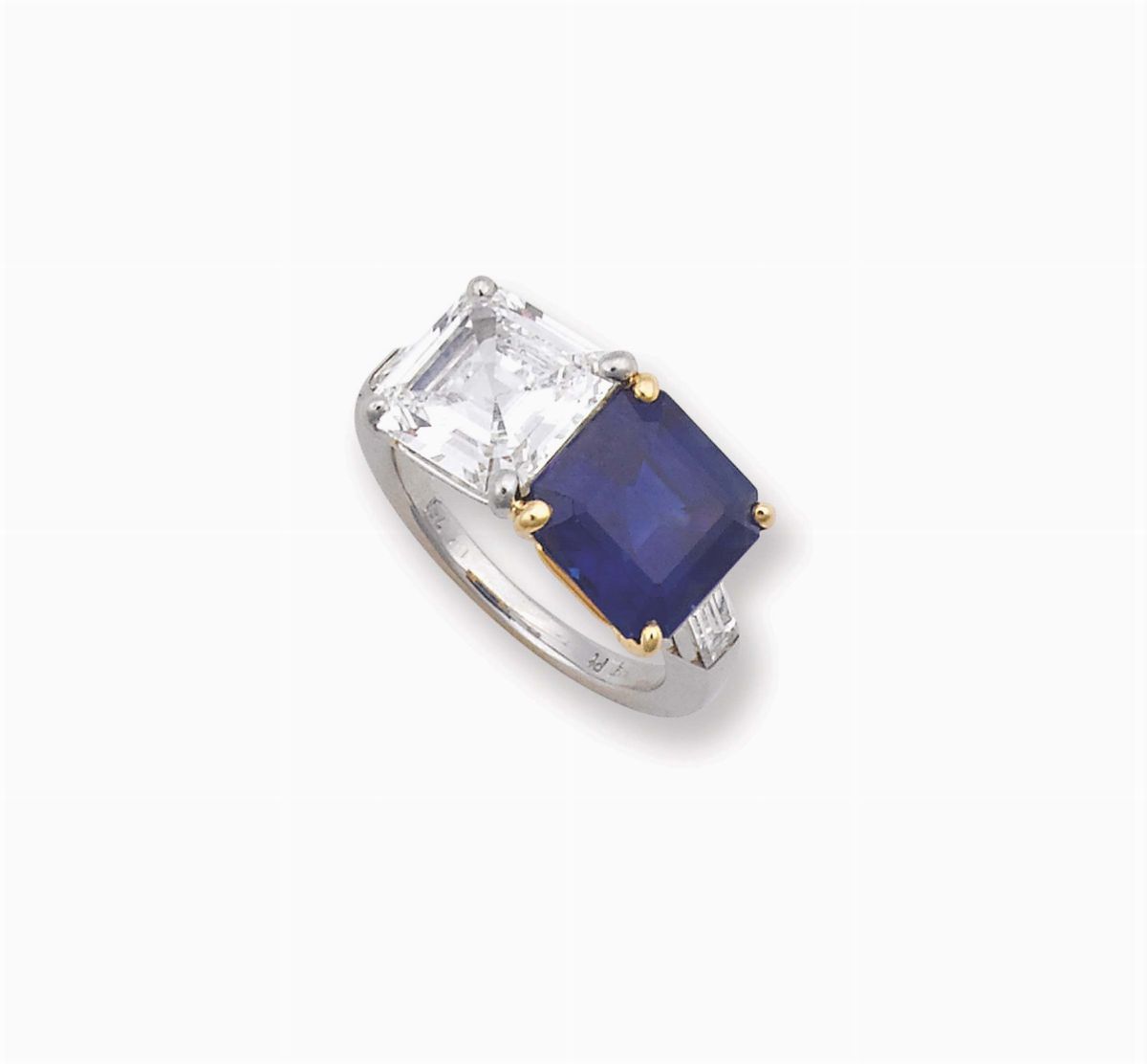 Fasano. Anello con Zaffiro Burma di Ct 5,93 e Diamante di Ct 3,24