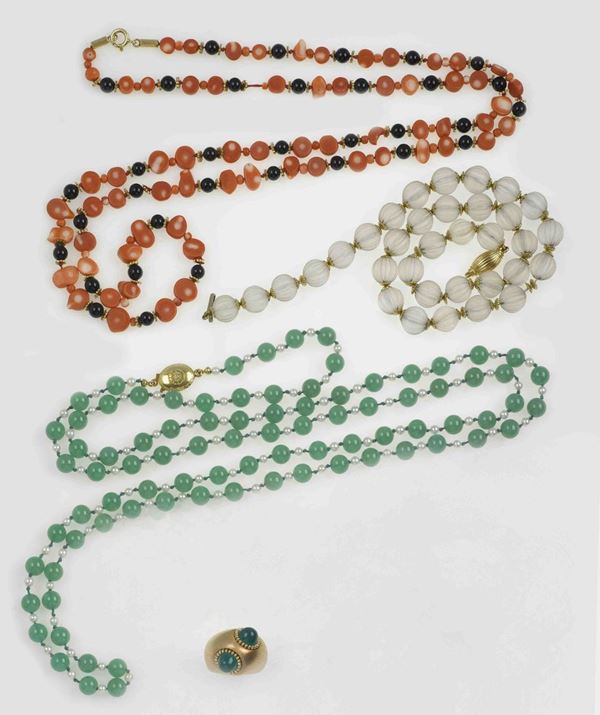 Lot composed by three coral, onyx, rock crystal and chrysoprase necklaces and one chrysoprase ring cabochon-cut