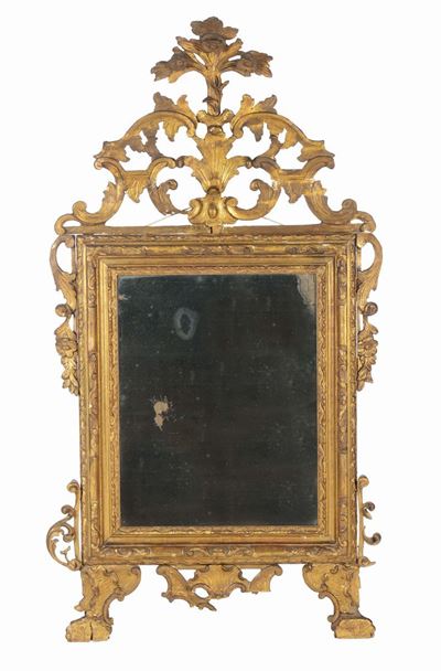 Specchiera in Legno Intagliato ed Interamente Dorato, XIX Secolo