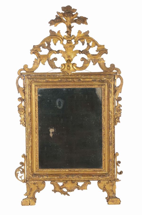 Specchiera in legno intagliato ed interamente dorato, XIX secolo