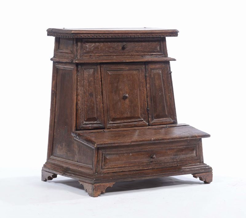 Inginocchiatoio in noce, Toscana XVIII secolo  - Auction Fine Art - Cambi Casa d'Aste