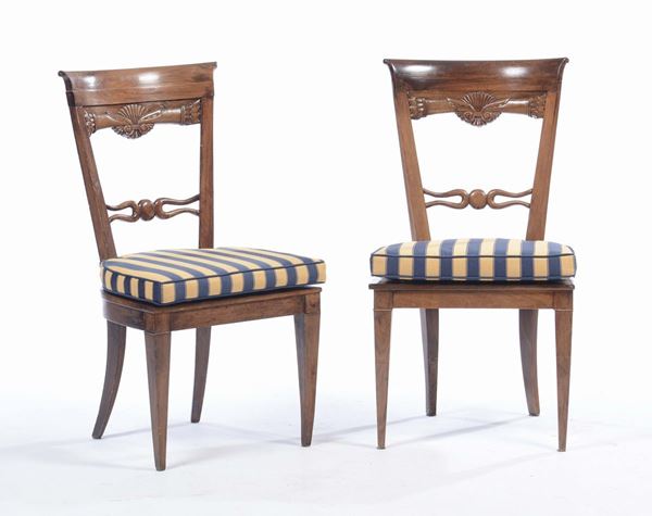 Coppia di sedie in legno intagliato Carlo X, XIX secolo