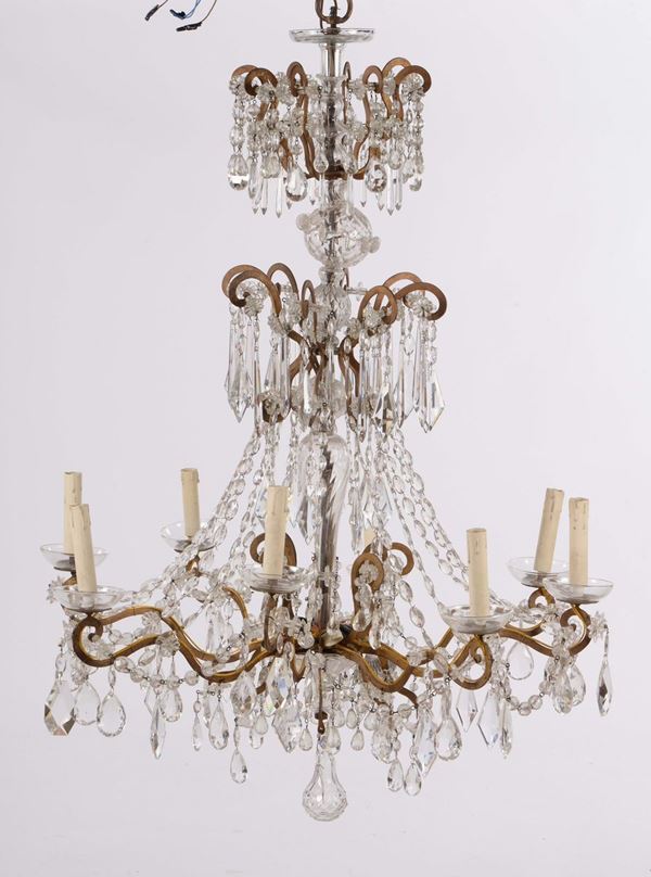 Lampadario ad otto luci in metallo e cristalli, XIX-XX secolo