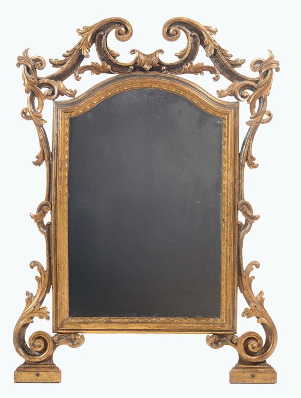 Specchiera sagomata in legno intagliato e dorato, XIX secolo