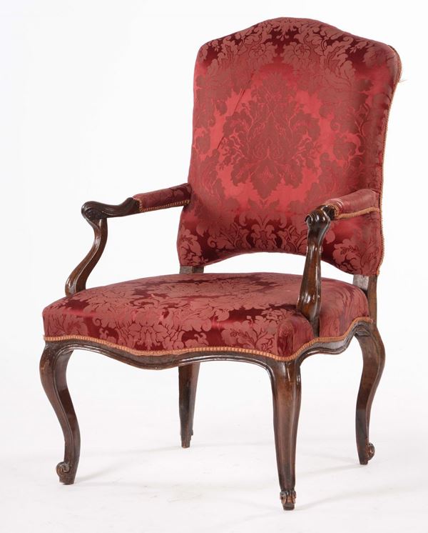 Poltrona Luigi XV in noce, fine XVIII secolo