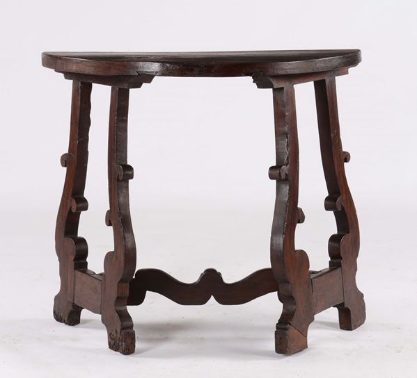 Mezzo tavolo in noce con gambe a lira, XX secolo