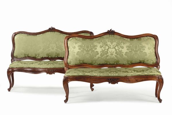 Coppia di panchette Luigi XV in noce, fine XVIII secolo