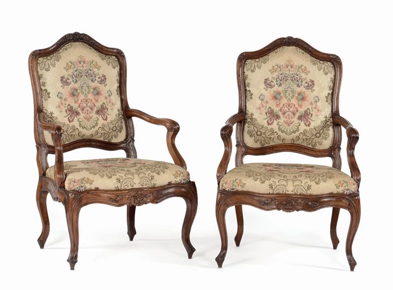 Coppia di poltrone Luigi XV in noce, Genova metà XVIII secolo  - Asta Importanti Oggetti e Arredi - Cambi Casa d'Aste