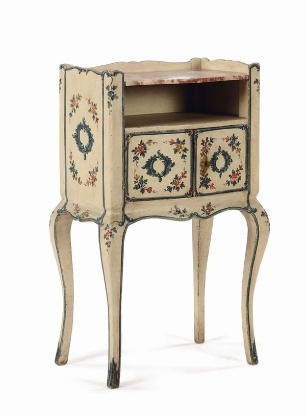 Comodino in stile Luigi XV in legno laccato, XIX secolo