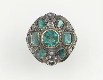 Anello con Smeraldi e Rosette di Diamante
