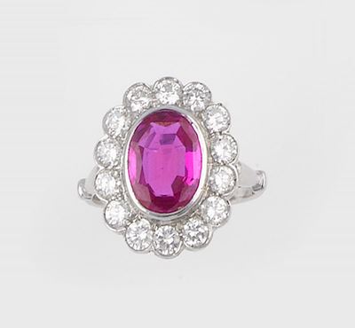Anello con Rubino Burma e Diamanti a Contorno